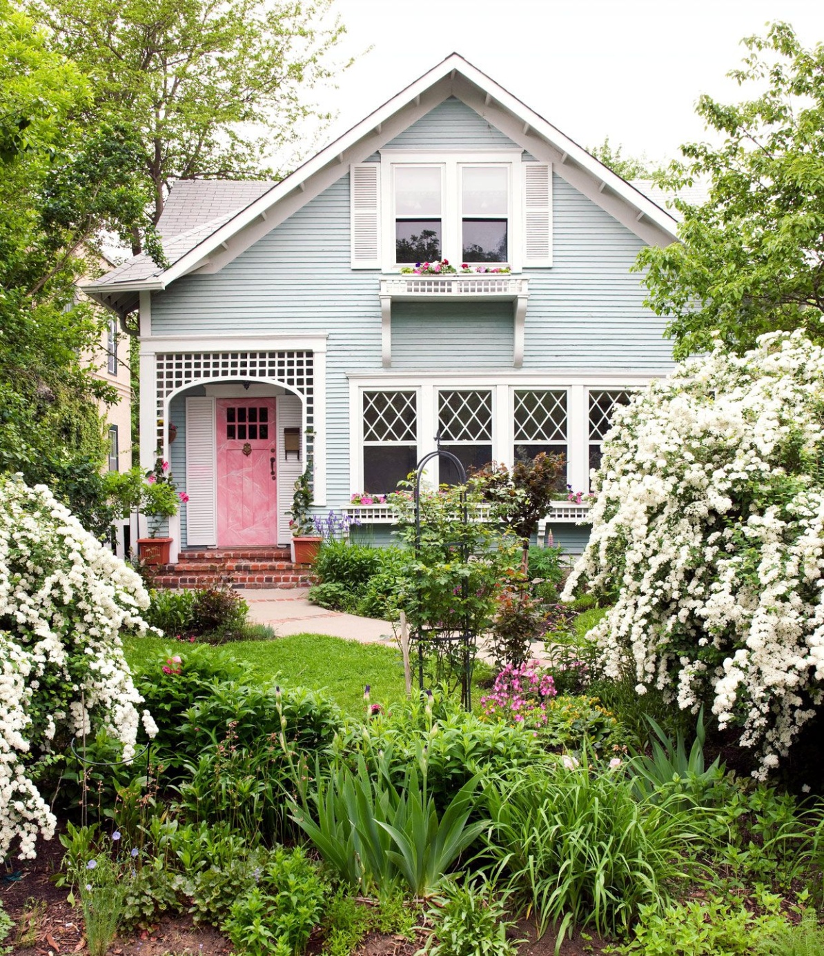 Cottage-Style Homes with Cozy Charm